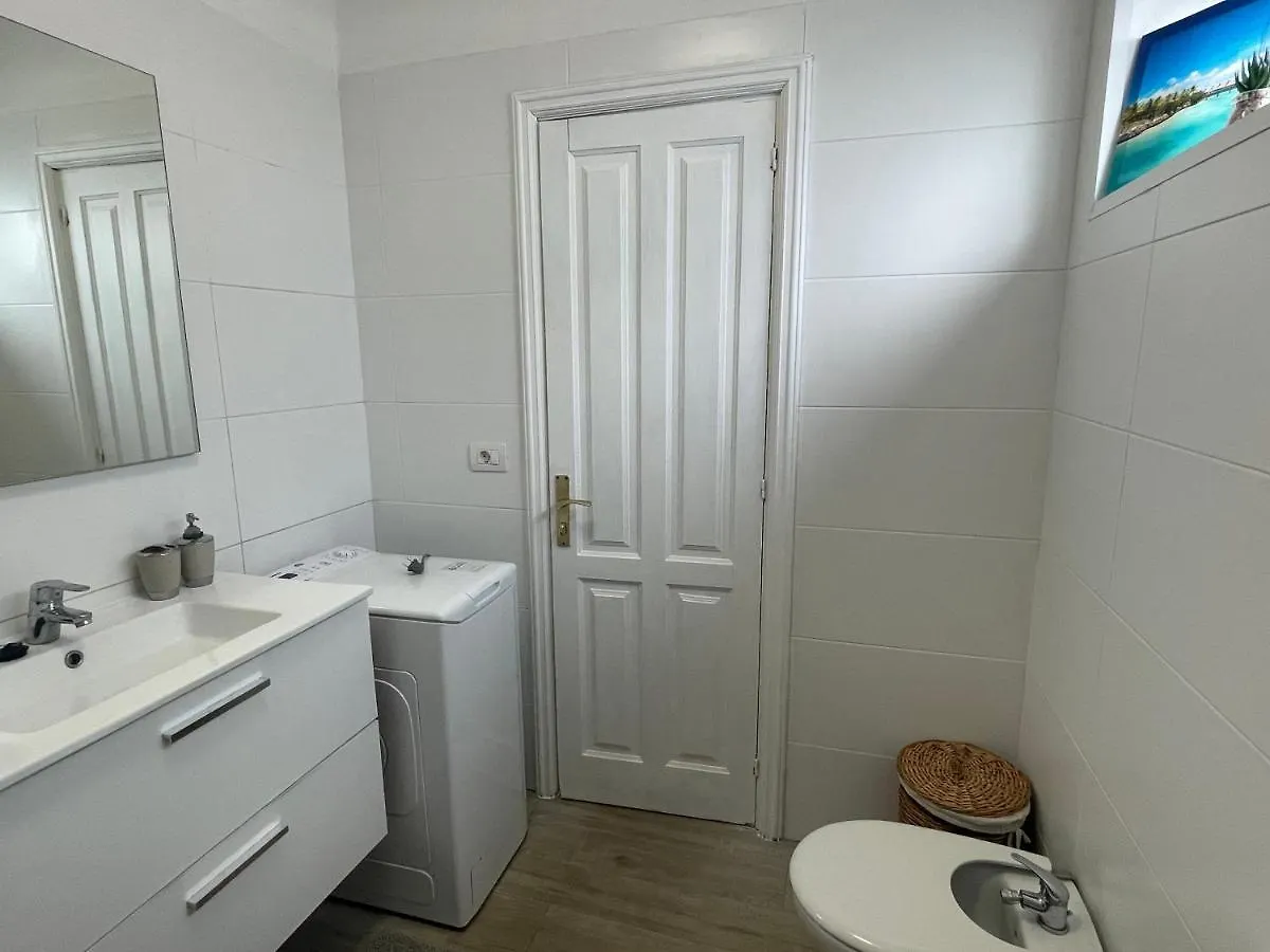 White Sand, Huge Terrace, Fast Wi-Fi, Netflix 0*, San Miguel de Abona