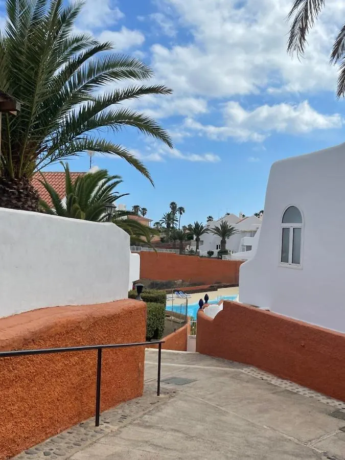 White Sand, Huge Terrace, Fast Wi-Fi, Netflix 0*, San Miguel de Abona