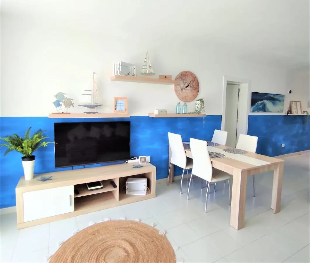 White Sand, Huge Terrace, Fast Wi-Fi, Netflix Apartment